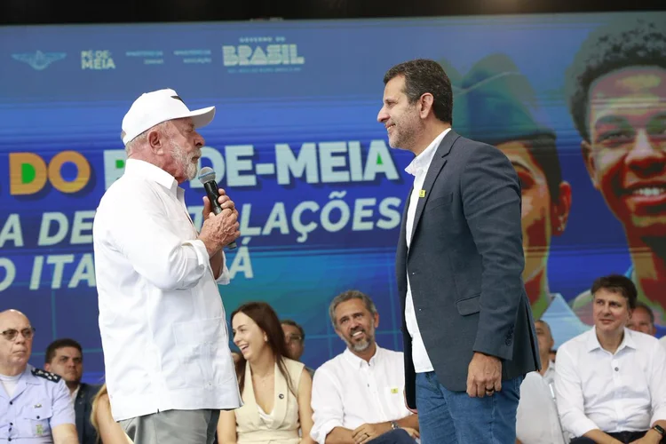 Lula exonera Camilo Santana do MEC e nomeia Leonardo Barchini como novo ministro