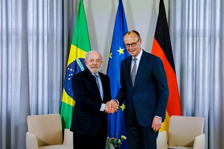 Lula faz críticas a Trump na Alemanha e diz que guerra no Irã é 'maluquice'