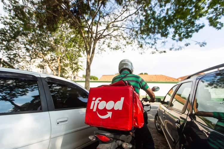 Lula lança programa de financiamento de moto para entregadores de iFood nesta sexta
