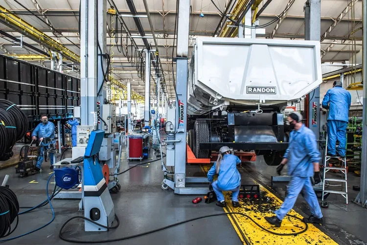Lula quer protagonismo internacional da indústria automotiva brasileira