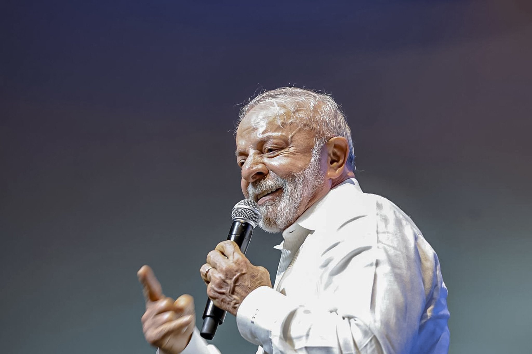 Lula sanciona lei que amplia licença-paternidade e flexibiliza teto