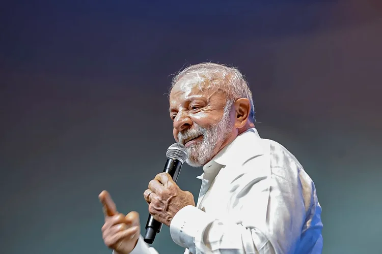 Lula sanciona projeto que reestrutura carreiras do serviço público; veja o que muda