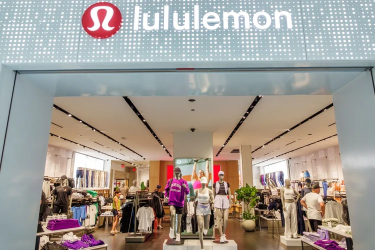 Lululemon investe em startup que transforma roupas descartadas em matéria-prima