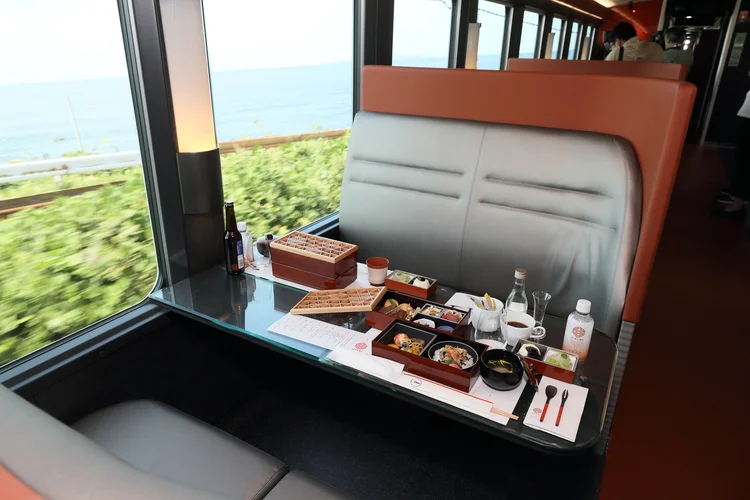 Luxo sobre trilhos: 7 viagens de trem pelo Japão