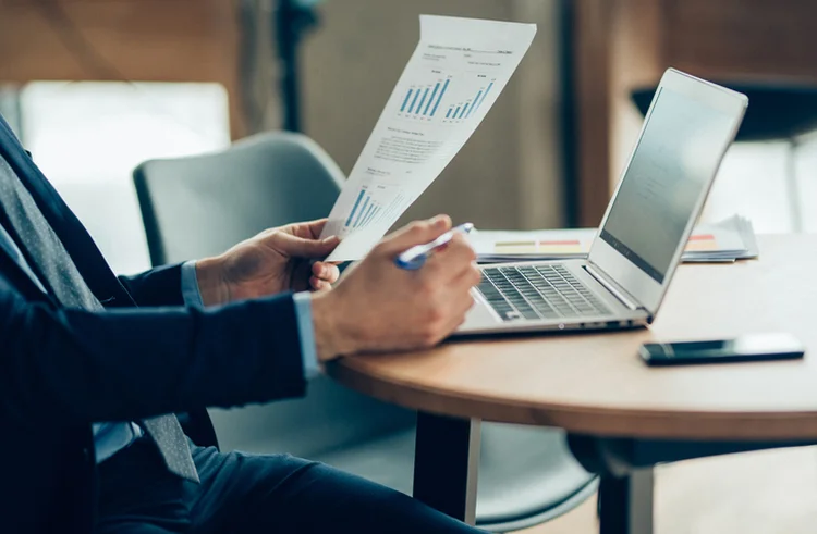 MacBook x Windows para trabalho: qual faz mais sentido em 2026?