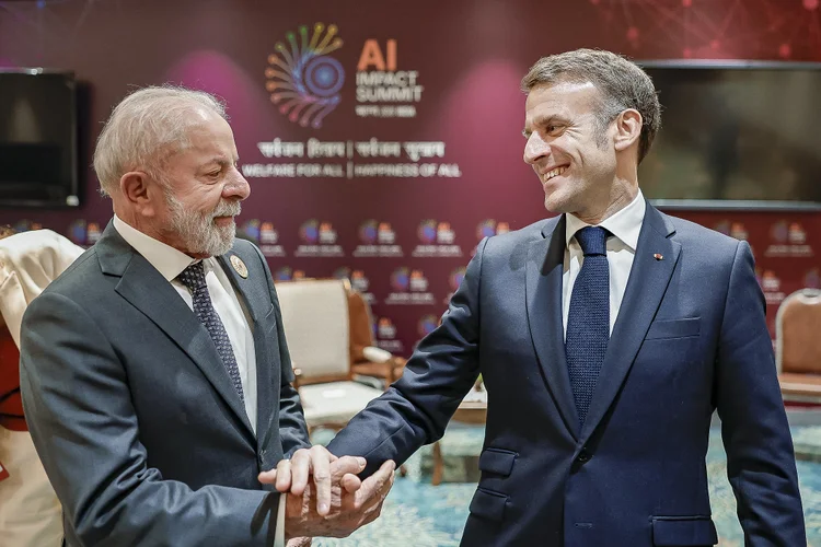 Macron convida Lula para G7 e presidentes discutem defesa e saúde