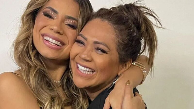 Mãe de Lexa pede desculpa após viralizar com vídeo comprometedor; veja