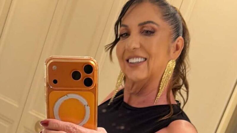 Mãe de Virginia é esculachada ao usar look ousado em evento: ‘Falta de noção’