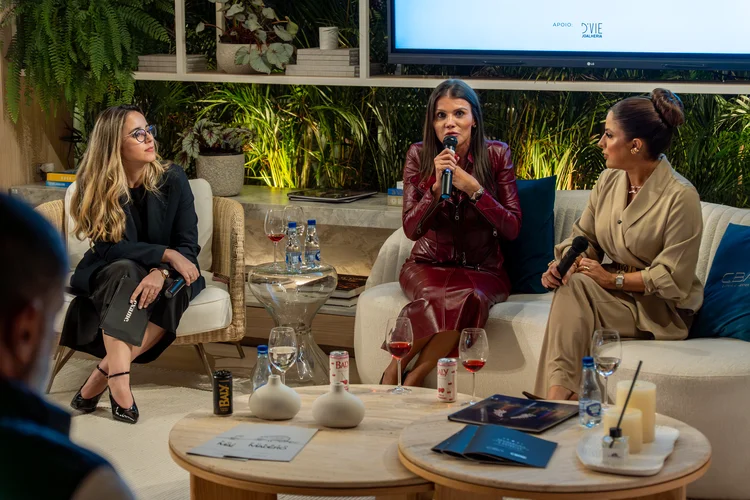 Mães e empreendedoras: como elas estão redesenhando a liderança em SC