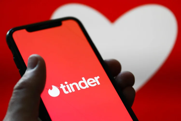 Mais da metade dos usuários do Tinder são homens; app quer trazer as mulheres de volta