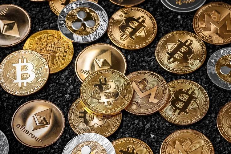 Mais investidores se arrependem de dinheiro na poupança do que em cripto, mostra pesquisa