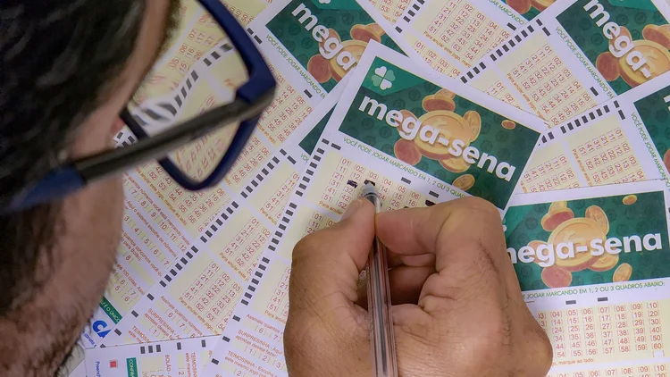 Mega-Sena sorteia prêmio acumulado em R$ 65 milhões neste sábado, 16