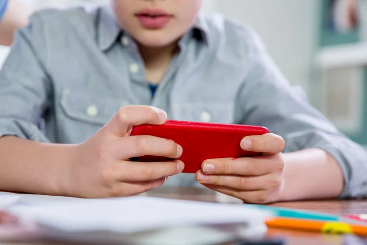 Melhores celulares para criança: 5 modelos com controle parental e boa durabilidade