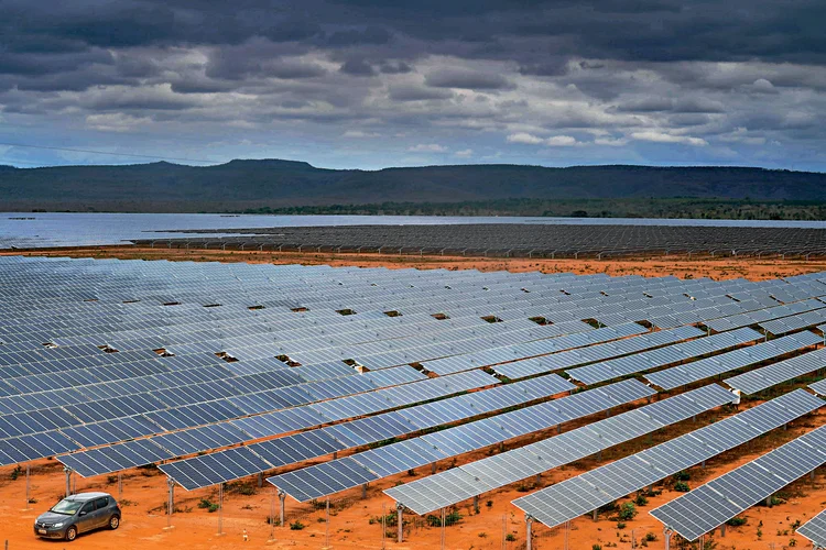 Mesmo em desaceleração, energia solar bate R$ 300 bi em investimentos