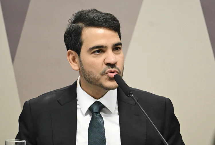 Messias defende 'aperfeiçoamento' do STF em sabatina no Senado