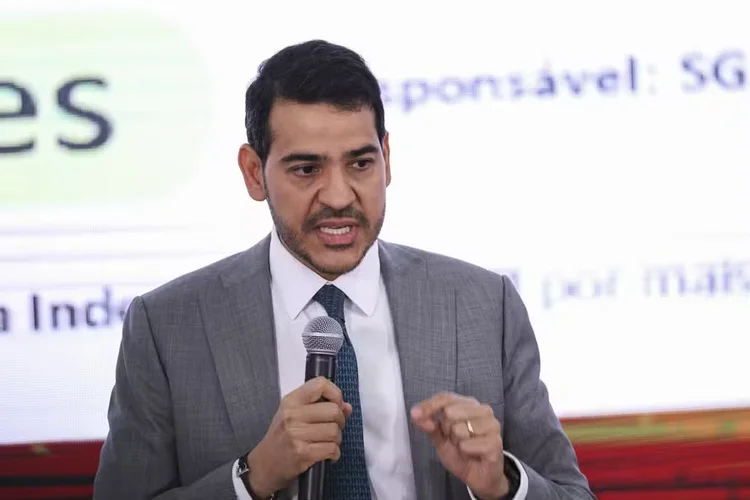 Messias diz que é 'totalmente contra o aborto' em sabatina no Senado