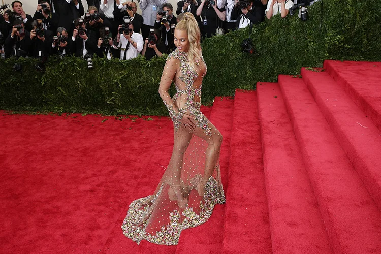 Met Gala 2026: Beyoncé retorna ao evento após 10 anos; relembre