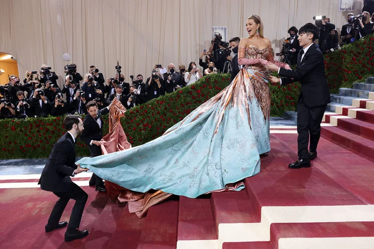 Met Gala 2026: por que celulares são proibidos na 'noite mais fashion do mundo'?