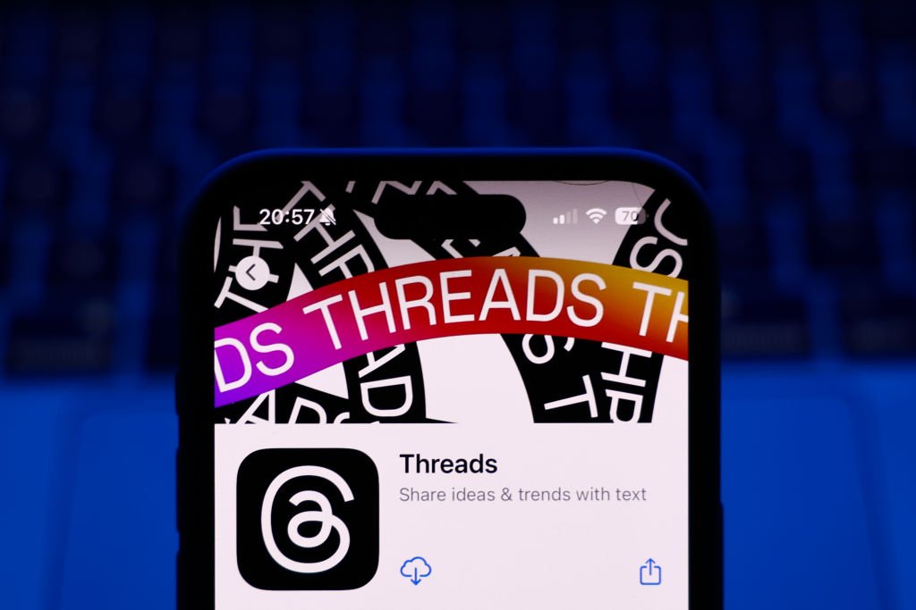 Meta reforça comunidades após Threads alcançar 500 milhões de usuários