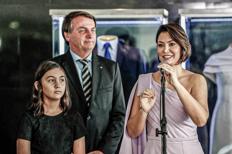Michelle diz que 'não há briga' e não tem raiva de Flávio Bolsonaro