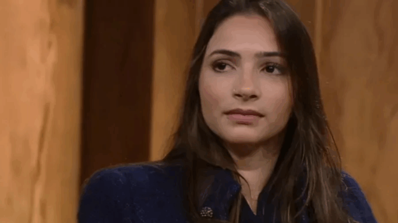 Milagre? Ex-ginasta Laís Souza emociona a web ao surgir em pé