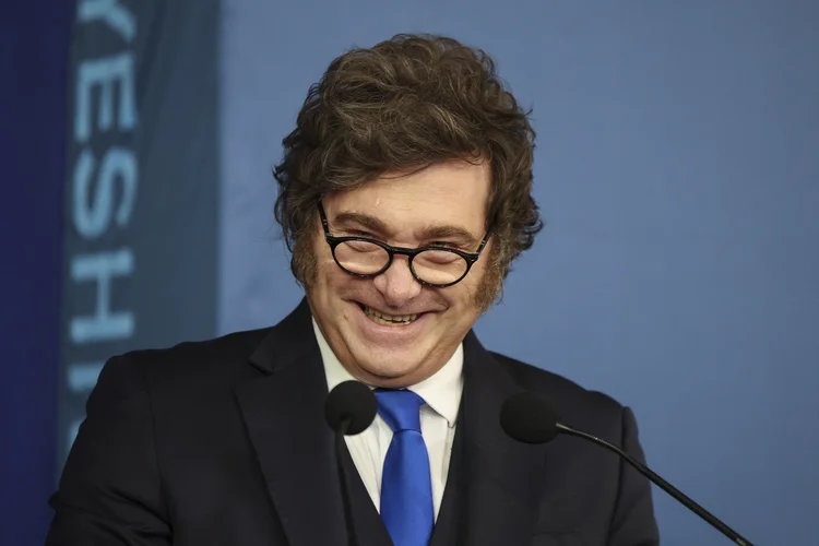 Milei pede paciência diante de desaceleração econômica e queda em aprovação