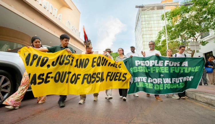 Ministros e líderes de 56 países tentam destravar o nó da dependência mundial do petróleo