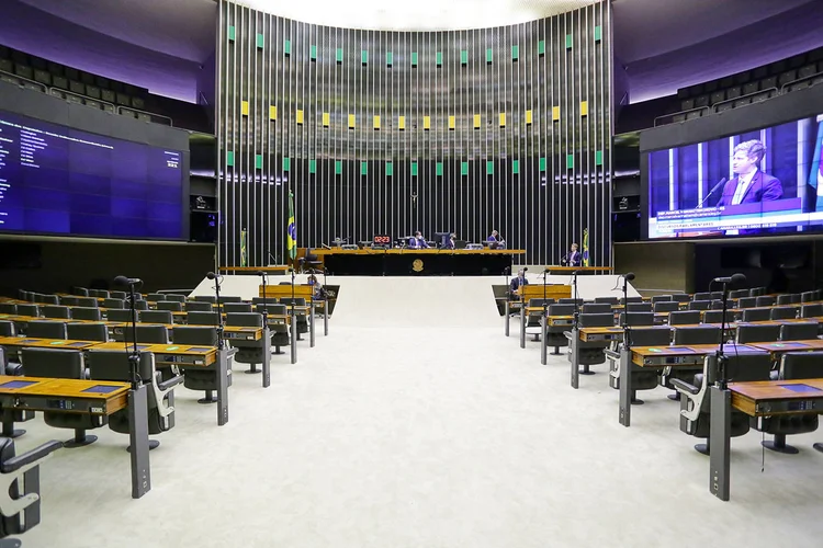 Misoginia é crime no Brasil? 36 projetos sobre o tema tramitam na Câmara