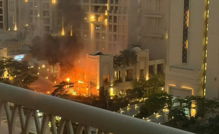 Míssil atinge área externa de hotel em Dubai após ofensiva de EUA e Israel