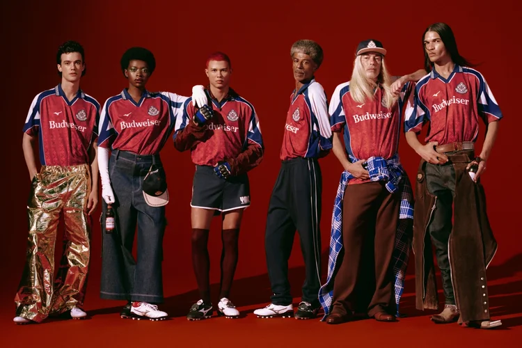 Mizuno e Budweiser lançam nova coleção inspirada no futebol de botão