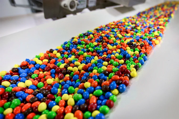 M&M’s perderão parte de sua cor. O culpado? Os corantes artificiais