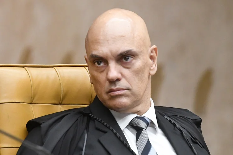 Moraes autoriza PF a investigar Flávio Bolsonaro por suposta calúnia contra Lula
