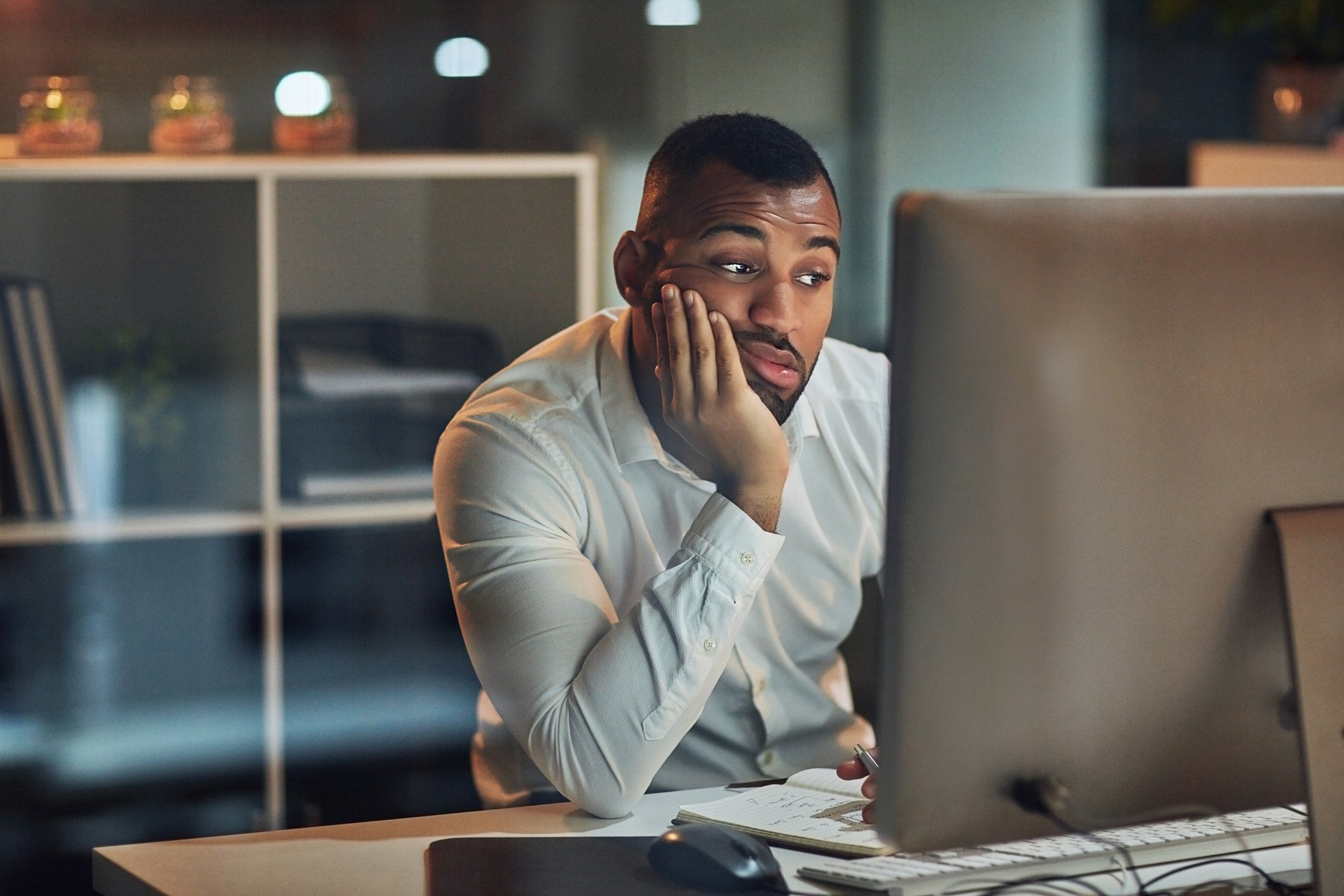 Muito além do burnout: por que o presenteísmo é o custo invisível que ainda assombra colaboradores