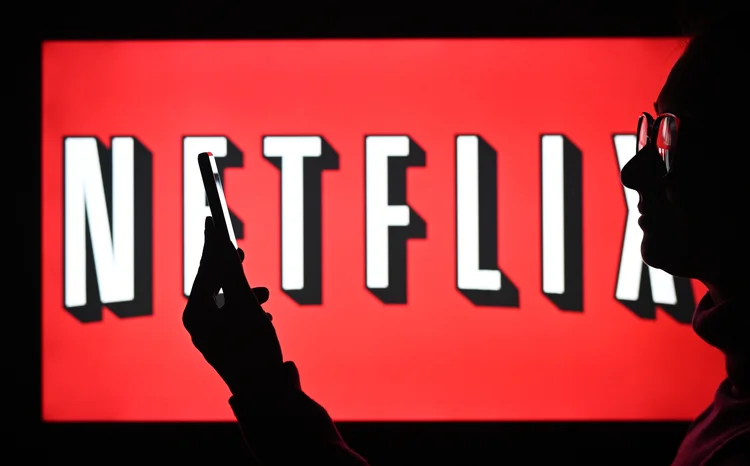 Multa da Warner impulsiona lucro da Netflix para US$ 5,2 bi no 1º tri de 2026
