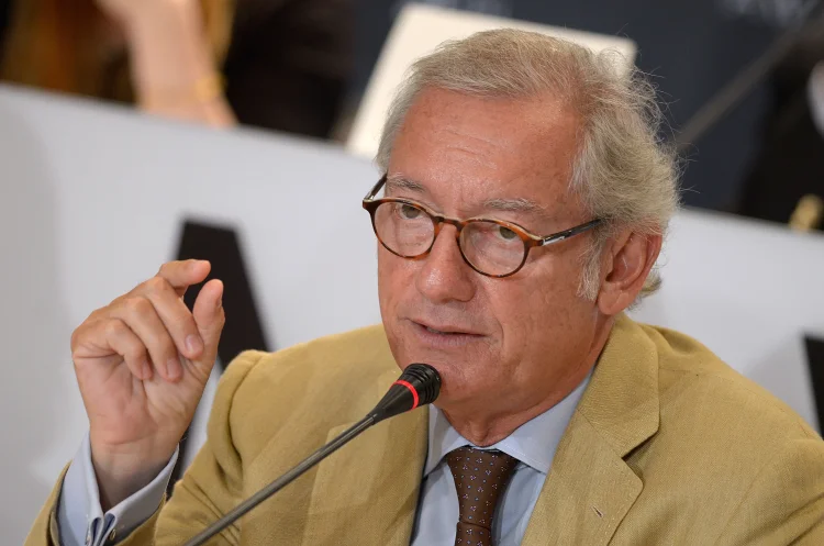 Multibilionário, imigrante e revolucionário da moda: quem foi Isak Andic?