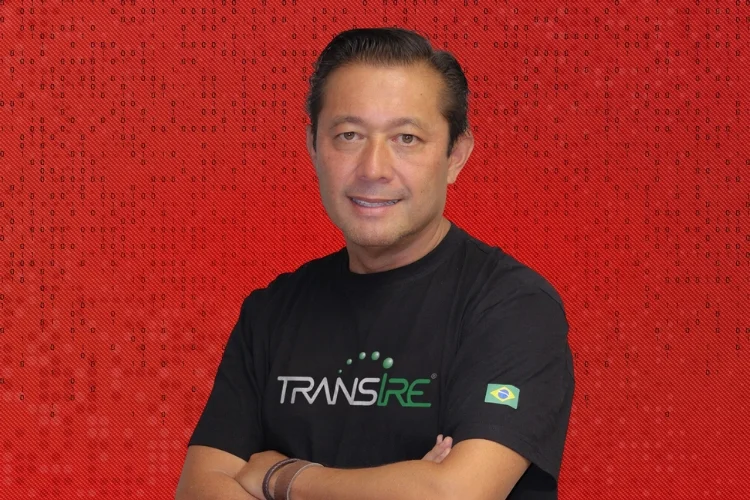 Na infância, ele não tinha dinheiro para ter um videogame. Hoje é dono de uma empresa de games