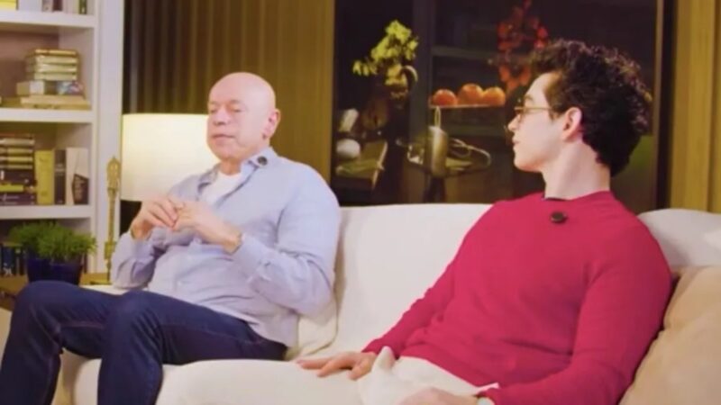 Namorado de Leandro Karnal relembra primeira vez do casal e elogia postura do filósofo: ‘Sempre muito…’