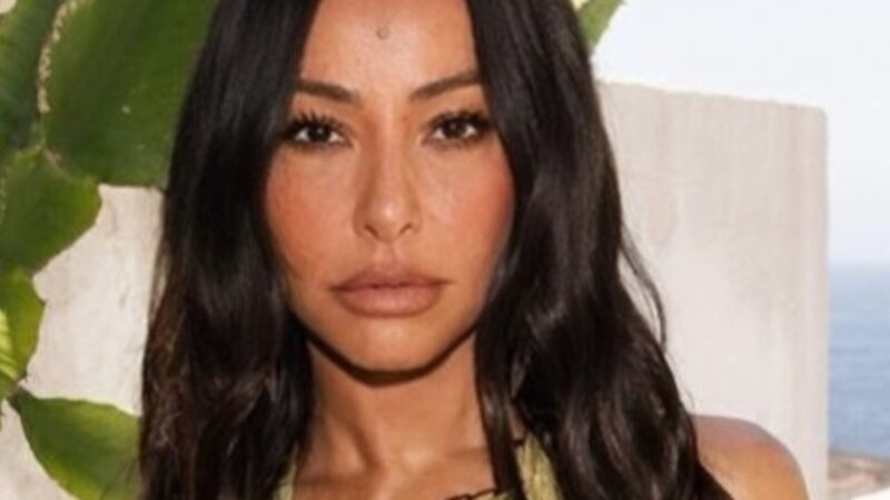 Não combinou? Web aponta ‘erro’ em look de Sabrina Sato para evento de moda