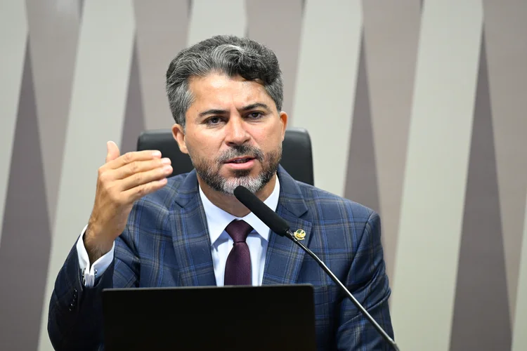 Não há movimento de reavaliar candidatura de Flávio, diz senador do PL