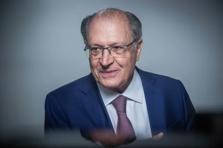 'Não precisamos de outro Bolsonaro contra o Brasil nos EUA', diz Alckmin sobre Flávio em Washington