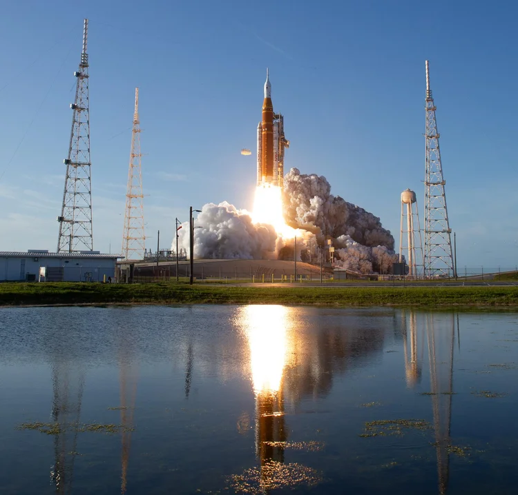 Nasa testa sistema que transforma fezes de astronautas em adubo para a Lua