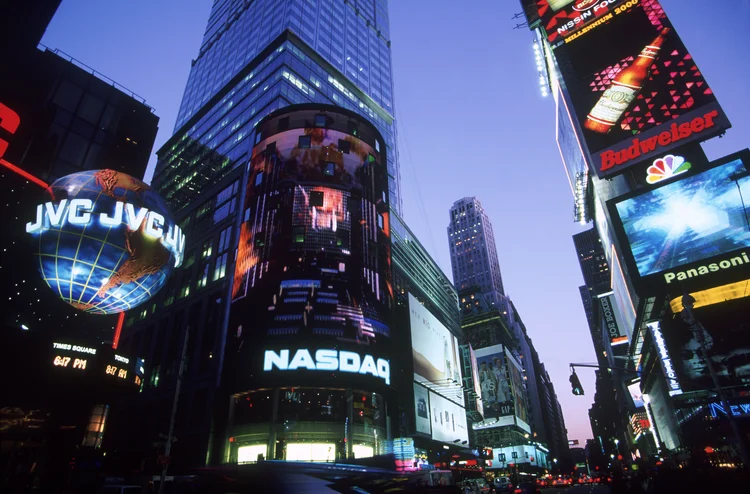 Nasdaq dispara 3% com alívio geopolítico e rali das ações de tecnologia