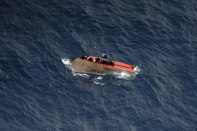 Naufrágio no Mediterrâneo deixa 70 desaparecidos em nova tragédia migratória