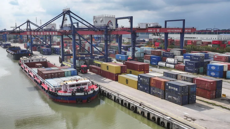 Navio inteligente inicia testes para operar em nova hidrovia da China