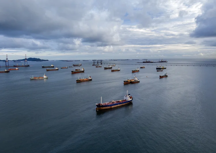 Navios petroleiros da Índia são atacados no Estreito de Ormuz