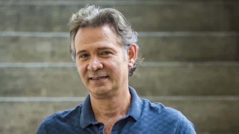 Nelson Freitas passa por harmonização facial aos 63 anos e surpreende com resultado