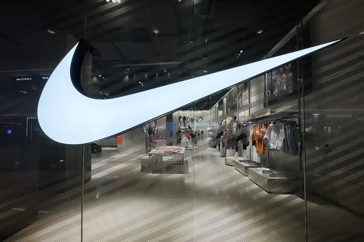 Nike 'derrapa' 15% em NY após balanço e previsão de vendas mais fracas