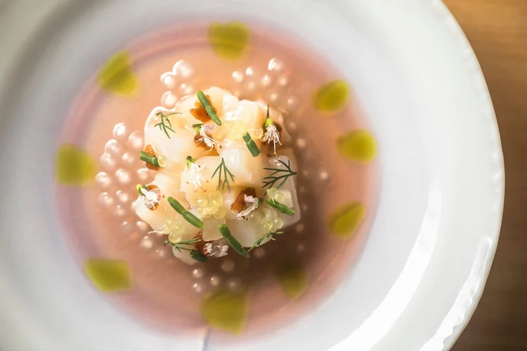 No Miyabi, a cozinha japonesa vira narrativa sensorial