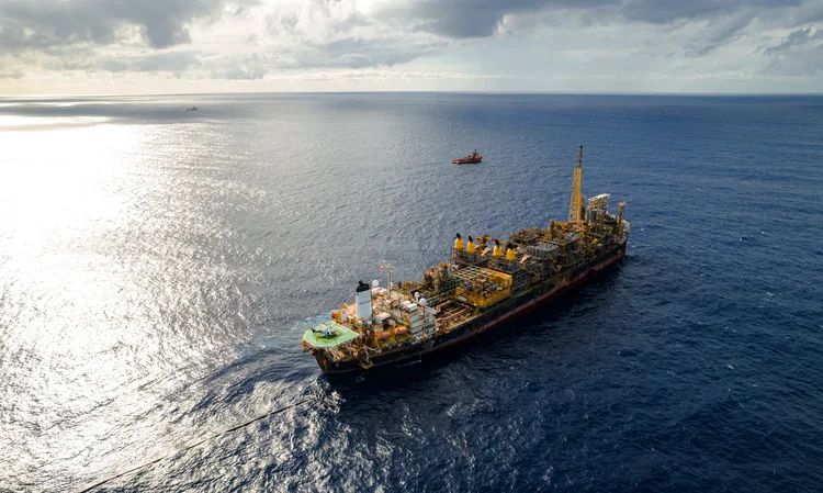 No pior mês para o Ibovespa em quase um ano, 10 ações se destacaram: veja a lista