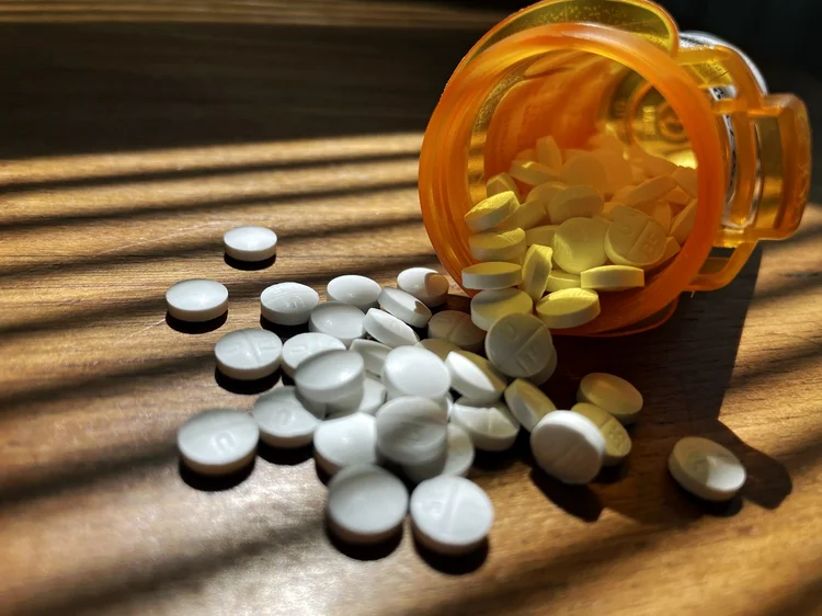 Nova droga ‘invisível’ preocupa: opioide pode ser 10x mais forte que fentanil